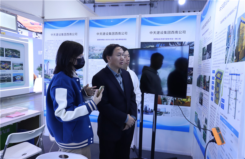 2023年11月16日至18日第三届川渝住房城乡建设博览会在成都召开 ，西南公司携集团SWP自主研发钢平台提升技术、钢结构栈道全过程关键建造技术参加会议 。