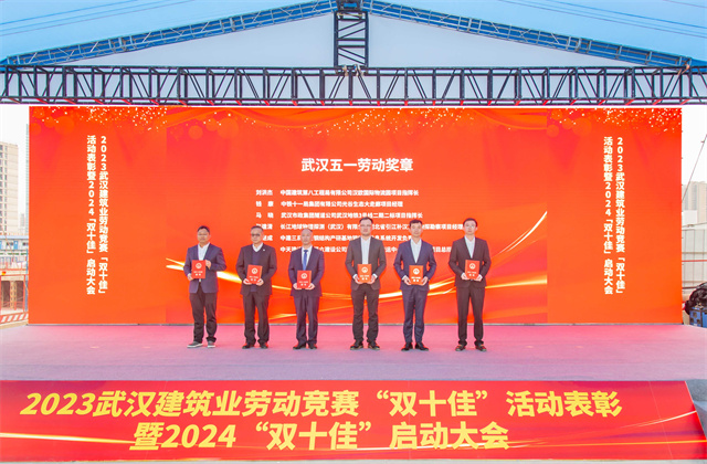 AG尊时凯龙人生就搏六建建设者荣获武汉市“五一劳动奖章”、“十佳建设者”